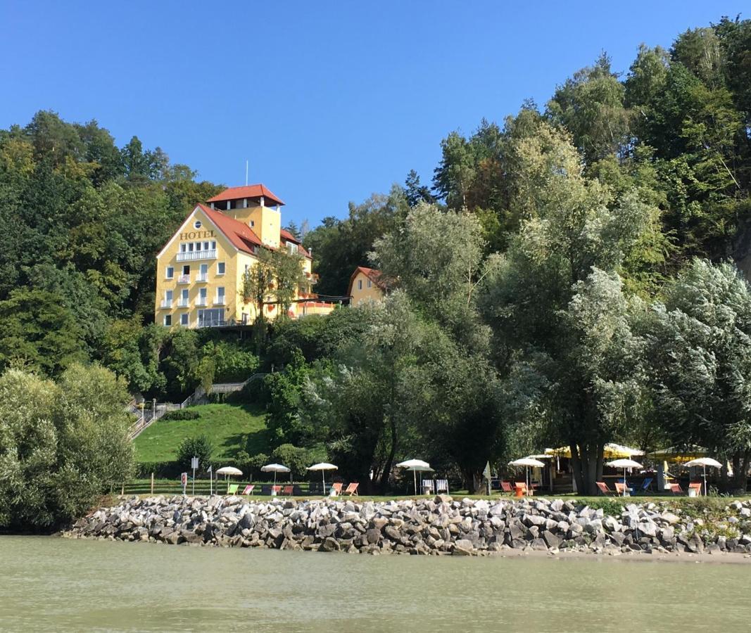 Hotel-Restaurant Faustschlossl Feldkirchen an der Donau Exterior photo